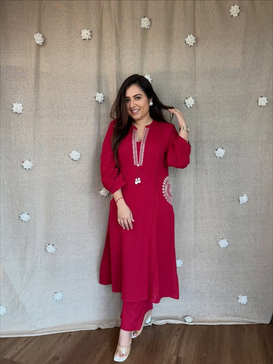 Chic Thread-Embroidered Straight Kurta Set